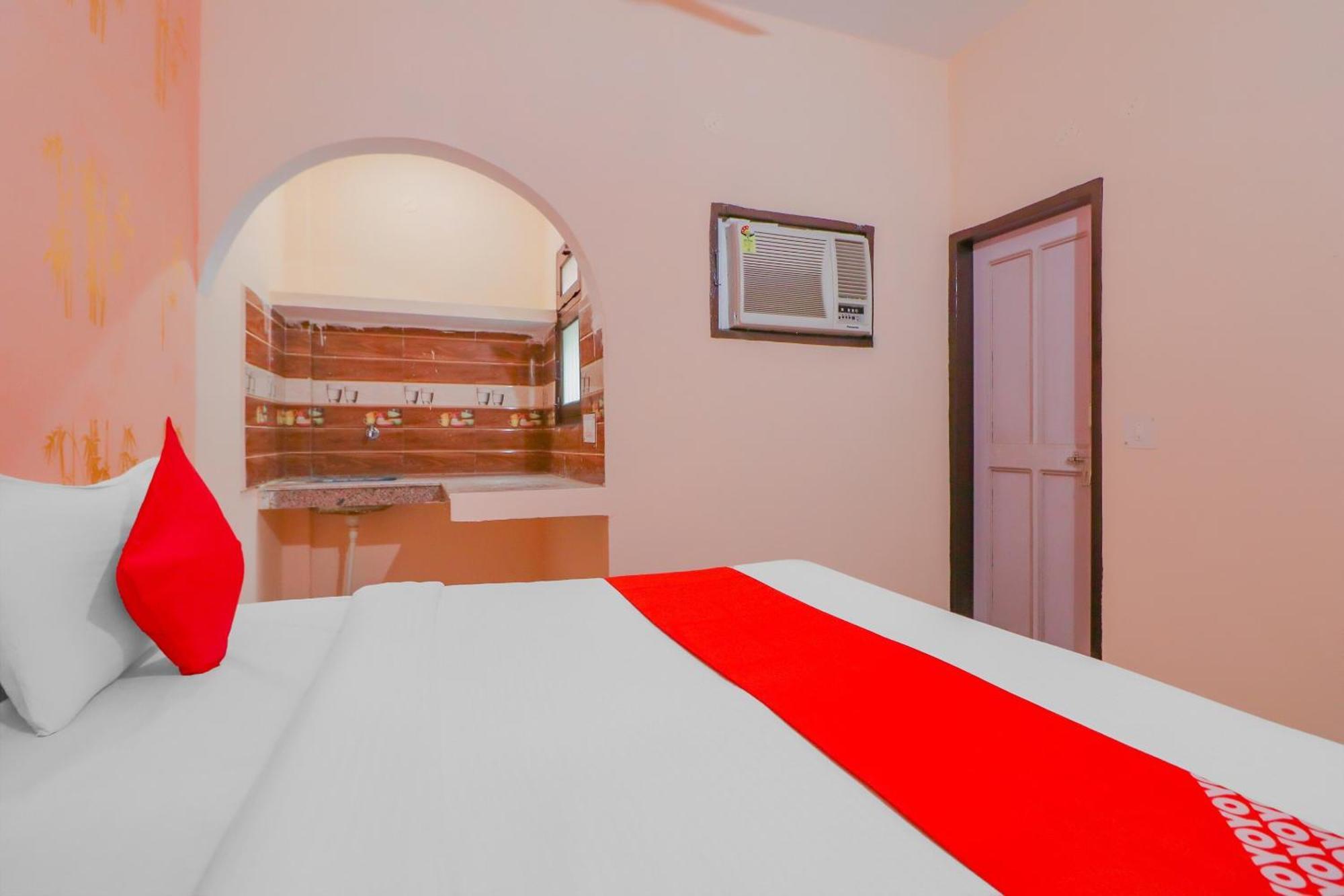 Hotel O Bhardwaj Guest House Garhi Harsaru Exteriör bild
