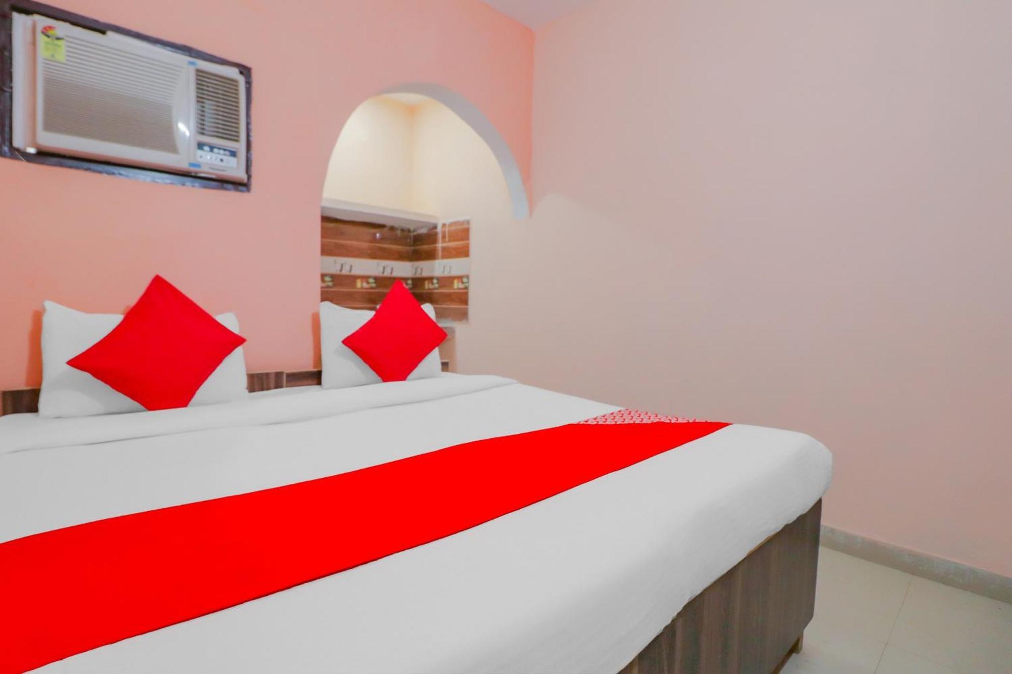 Hotel O Bhardwaj Guest House Garhi Harsaru Exteriör bild