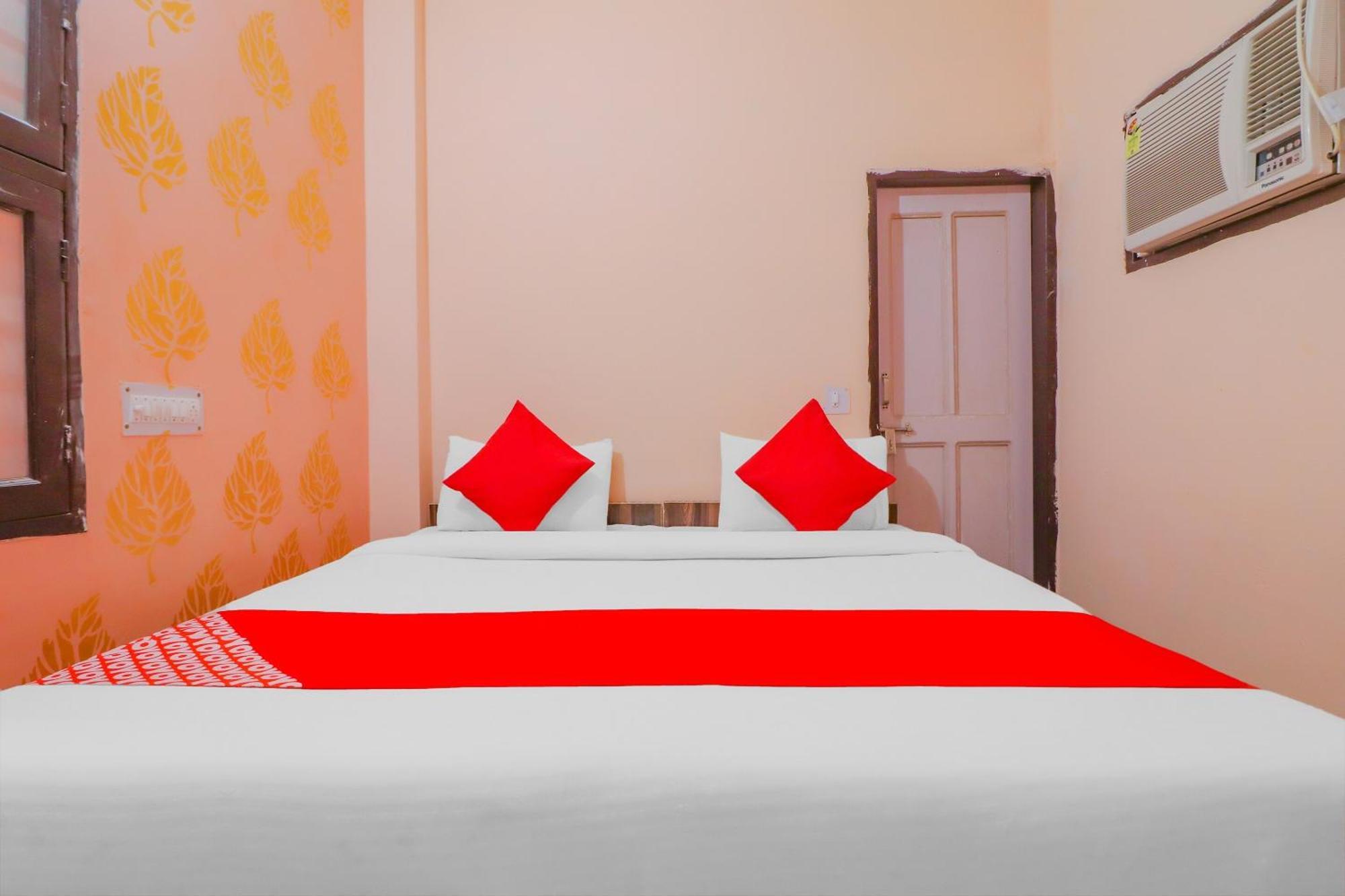 Hotel O Bhardwaj Guest House Garhi Harsaru Exteriör bild
