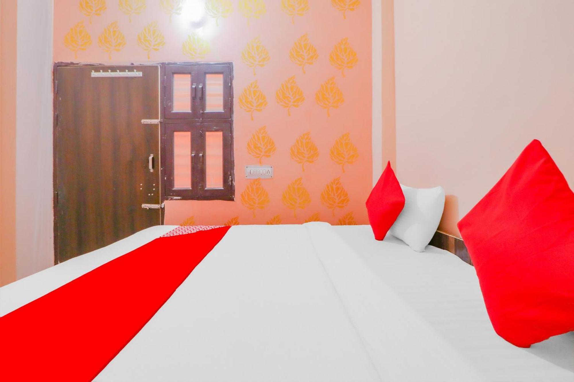 Hotel O Bhardwaj Guest House Garhi Harsaru Exteriör bild