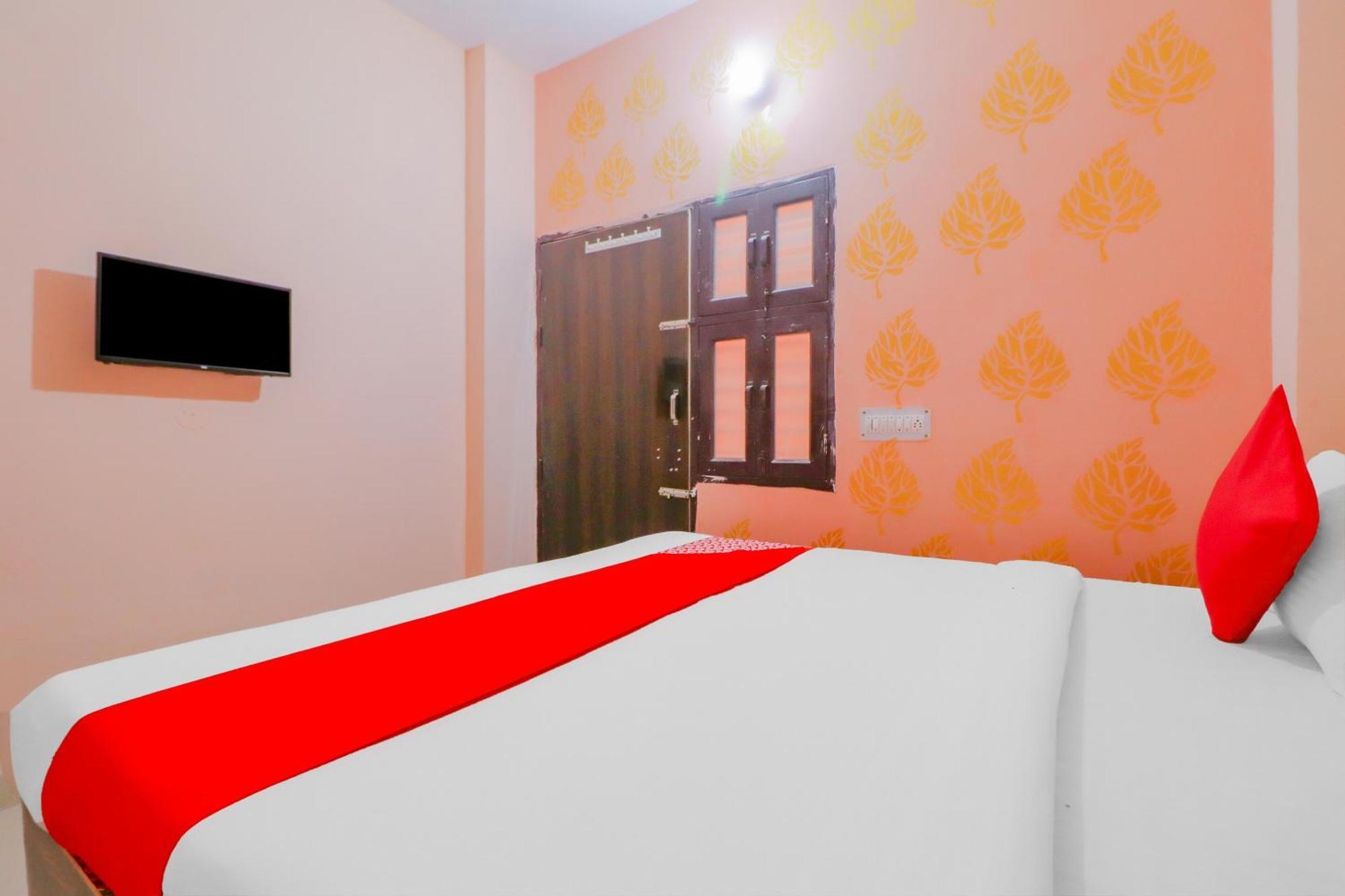 Hotel O Bhardwaj Guest House Garhi Harsaru Exteriör bild