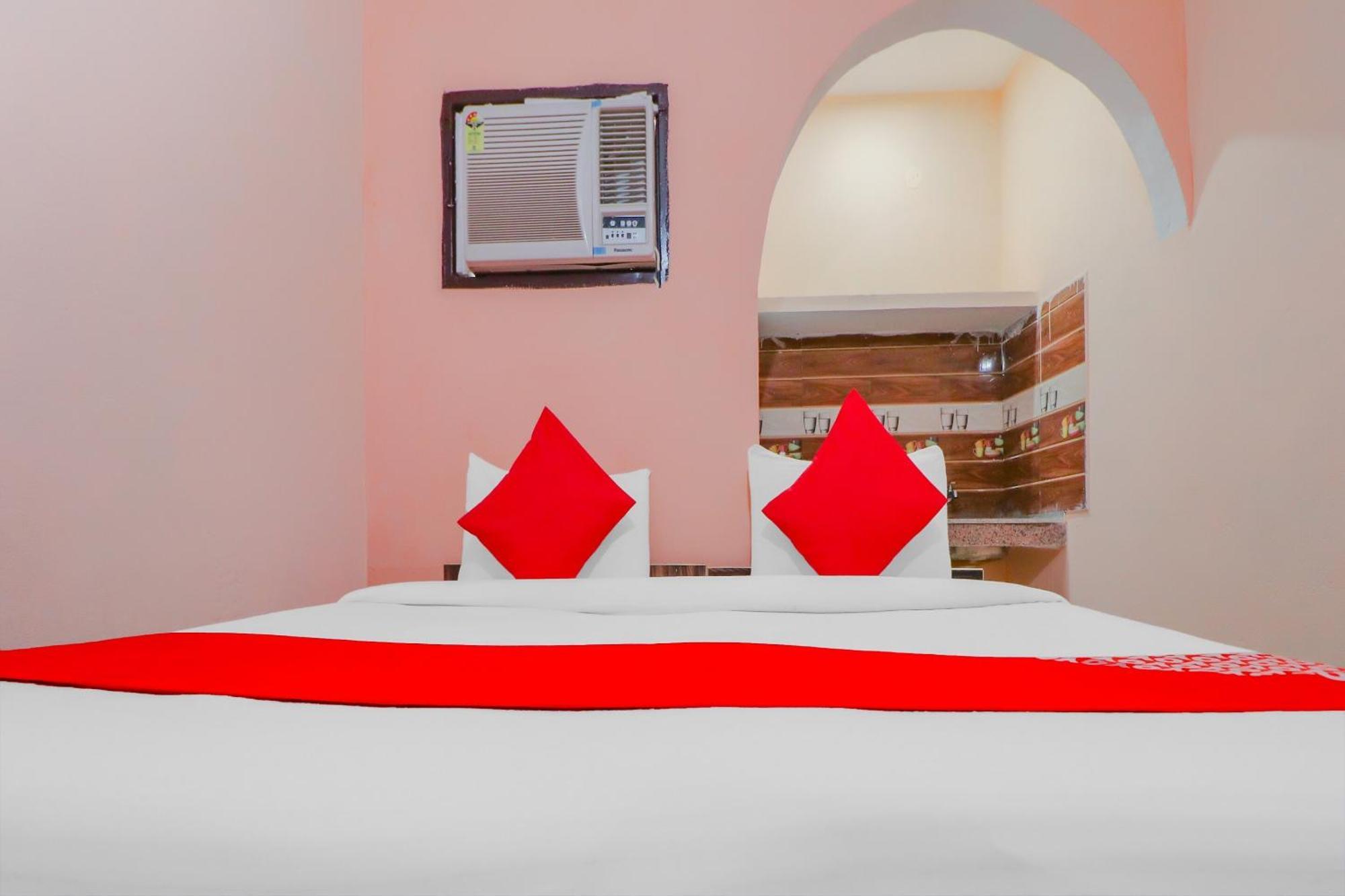Hotel O Bhardwaj Guest House Garhi Harsaru Exteriör bild