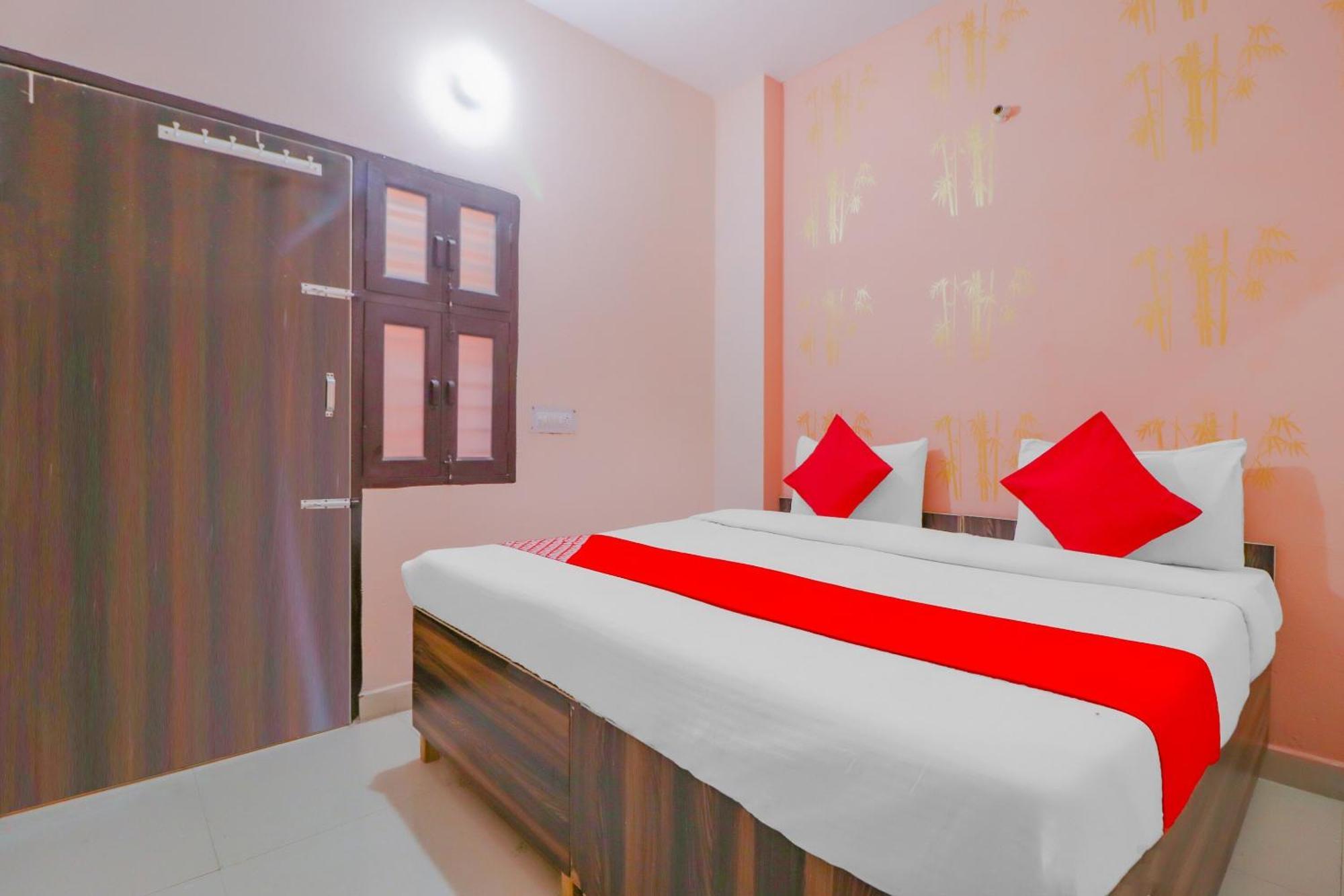 Hotel O Bhardwaj Guest House Garhi Harsaru Exteriör bild