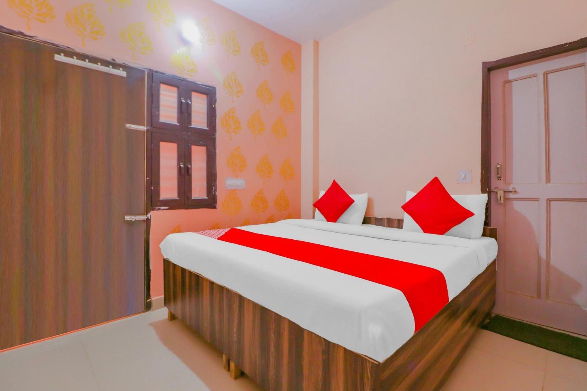 Hotel O Bhardwaj Guest House Garhi Harsaru Exteriör bild