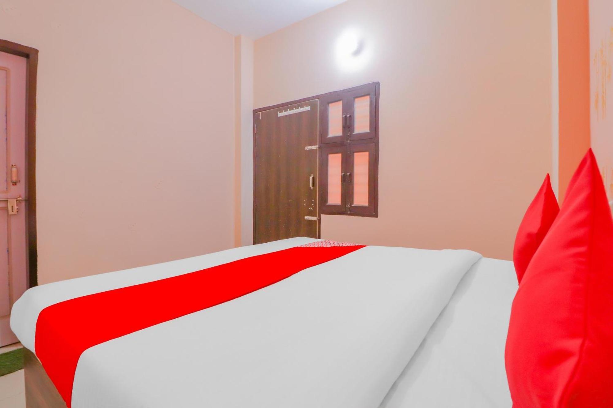 Hotel O Bhardwaj Guest House Garhi Harsaru Exteriör bild