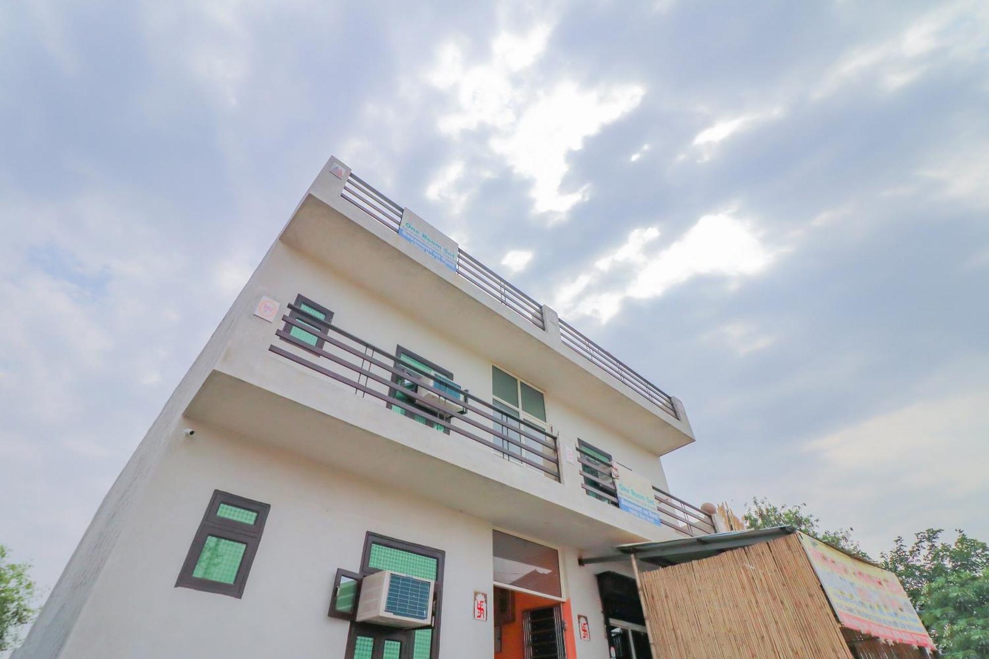 Hotel O Bhardwaj Guest House Garhi Harsaru Exteriör bild