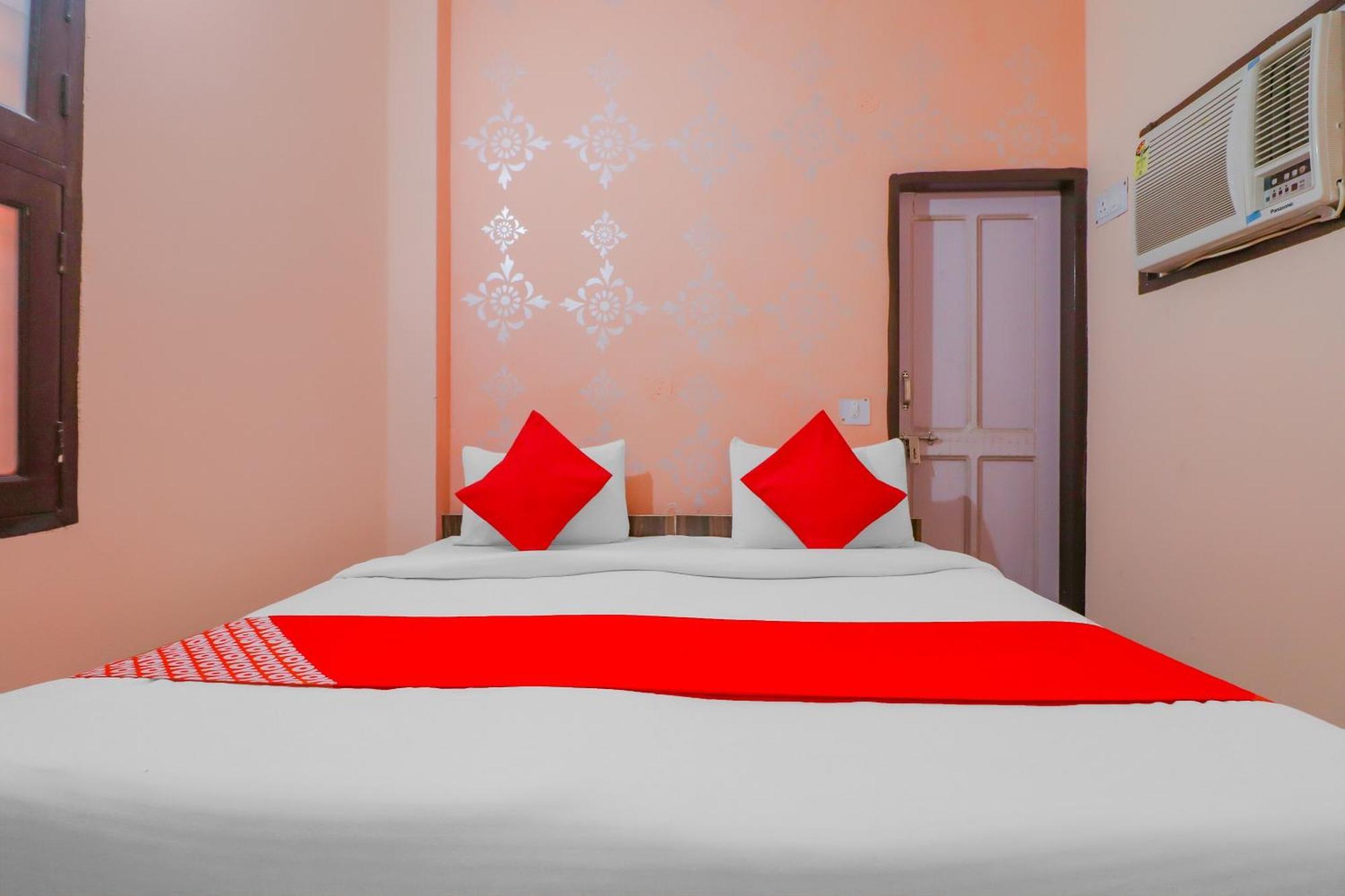 Hotel O Bhardwaj Guest House Garhi Harsaru Exteriör bild