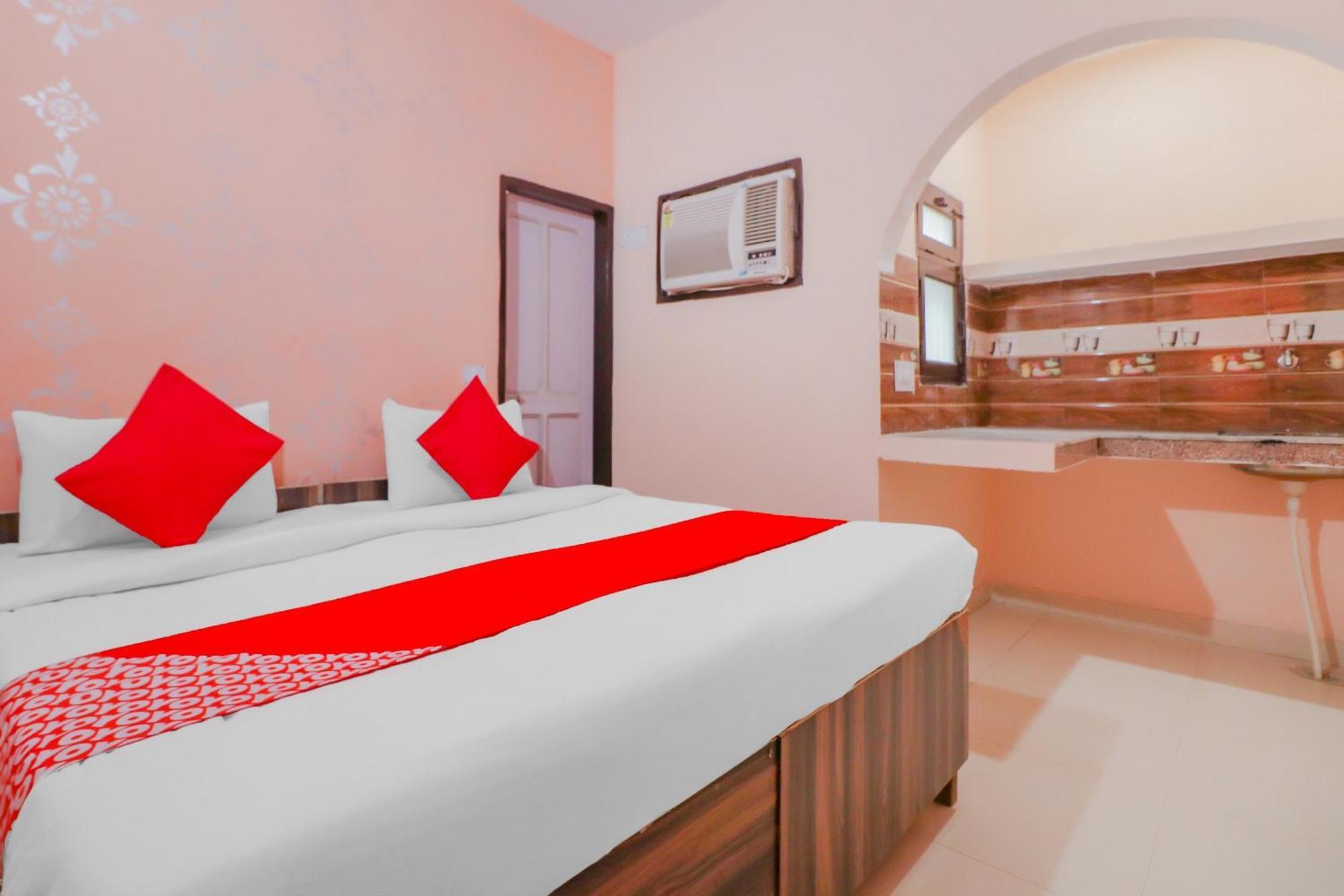 Hotel O Bhardwaj Guest House Garhi Harsaru Exteriör bild