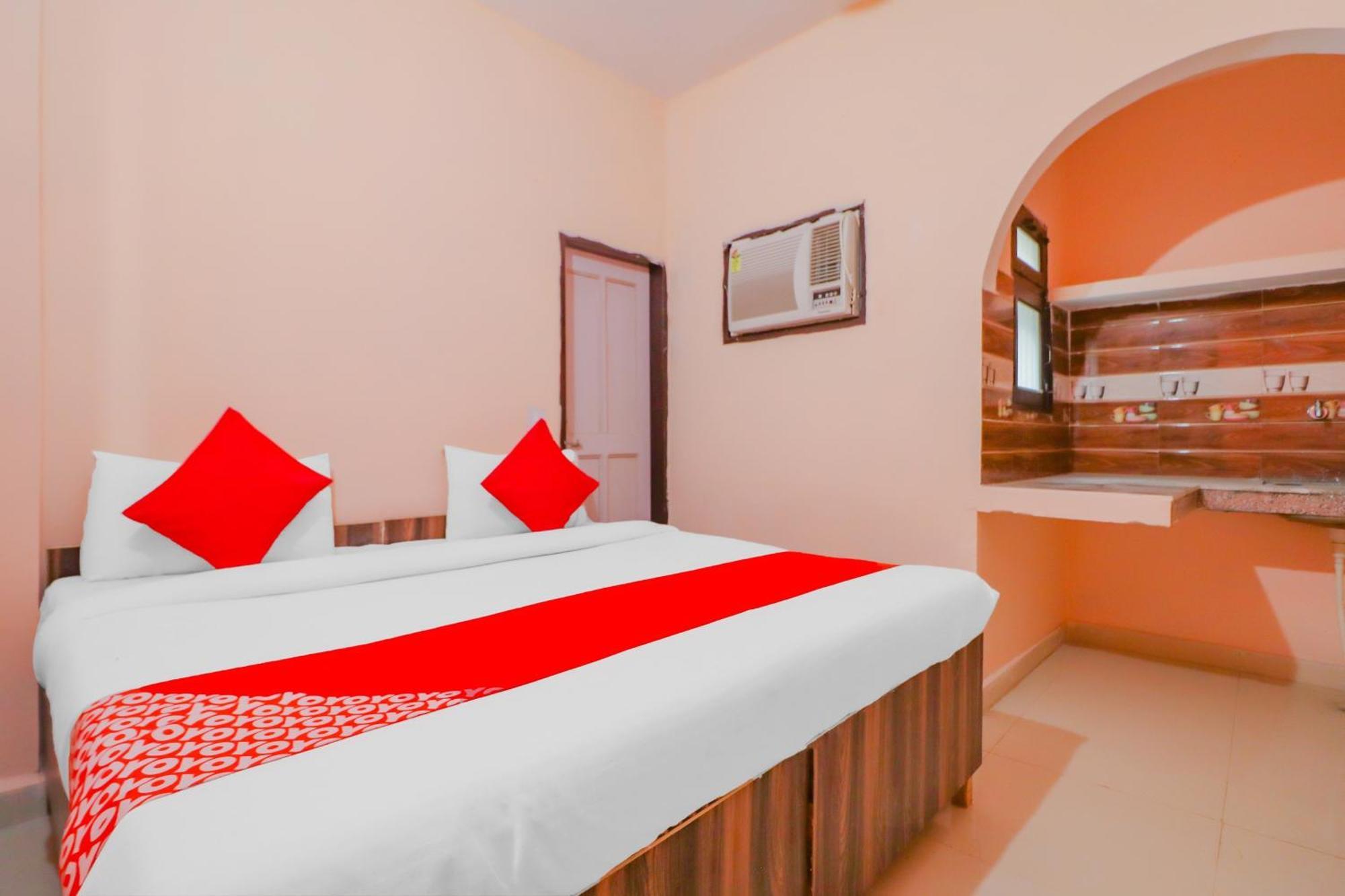 Hotel O Bhardwaj Guest House Garhi Harsaru Exteriör bild